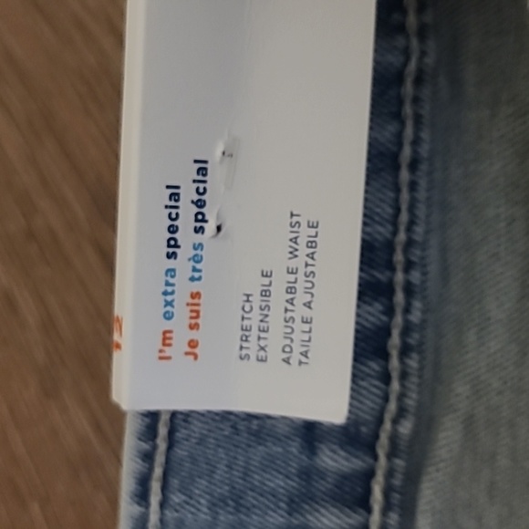 Old navy jean shorts, light wash blue, size 12 kids. - Picture 3 of 4